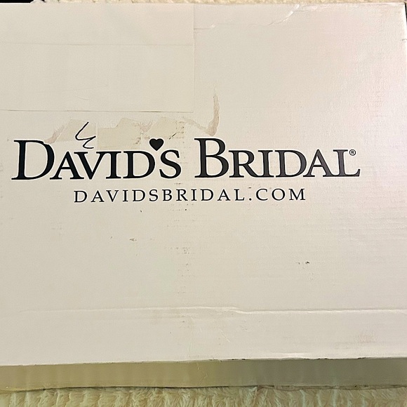 $499 New David's Bridal Ivory A-line Wedding Dress! Size 4 Un-Altered w/Tags - Picture 2 of 7